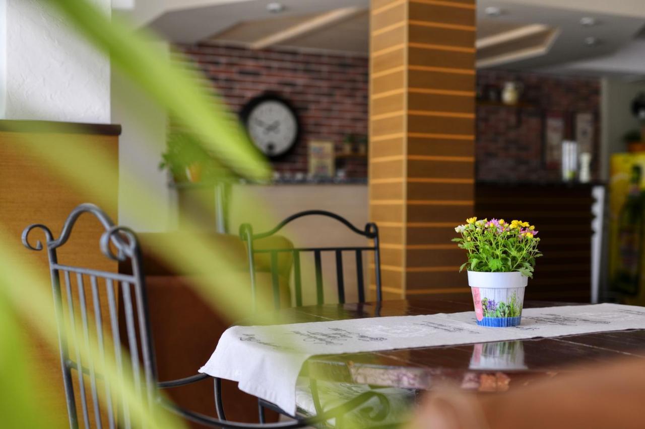 Alekta Hotel Warna Zewnętrze zdjęcie