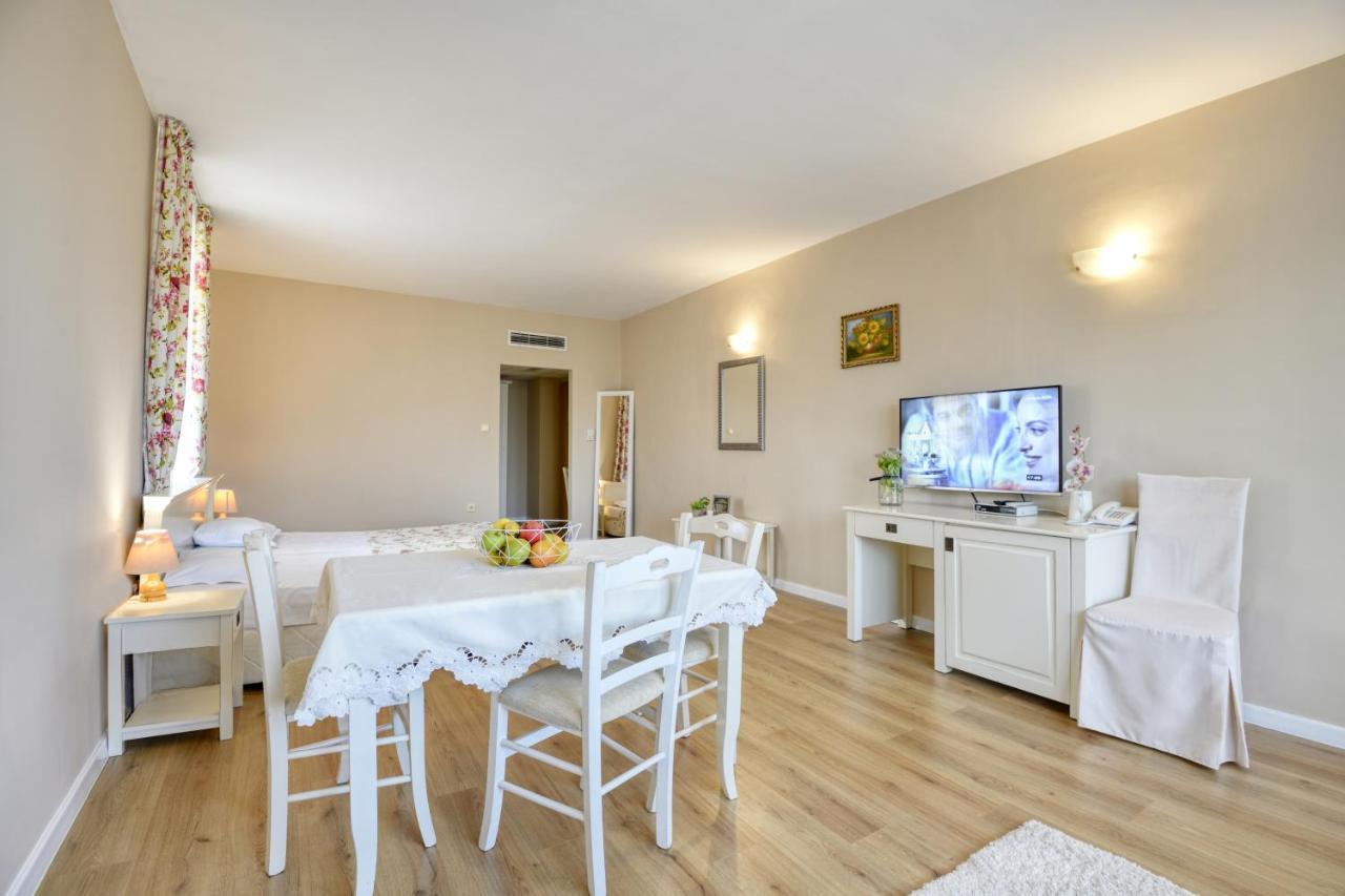 Alekta Hotel Warna Zewnętrze zdjęcie